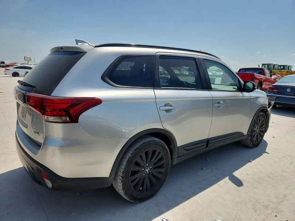 2020 MITSUBISHI OUTLANDER SE  
