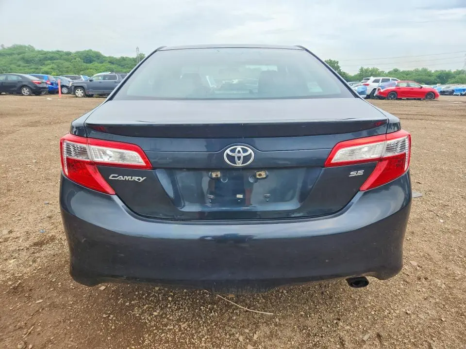 2014 TOYOTA CAMRY SE  