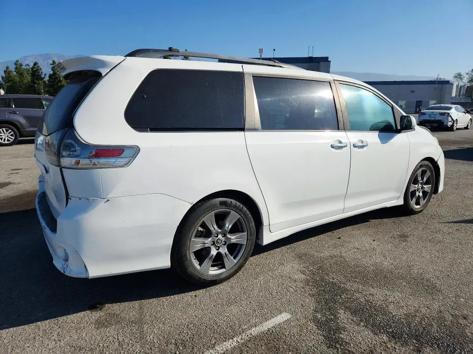 2019 TOYOTA SIENNA SE 8-PASSENGER  