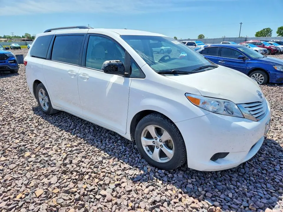 2016 TOYOTA SIENNA LE  