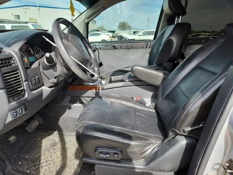 2011 NISSAN TITAN SV  