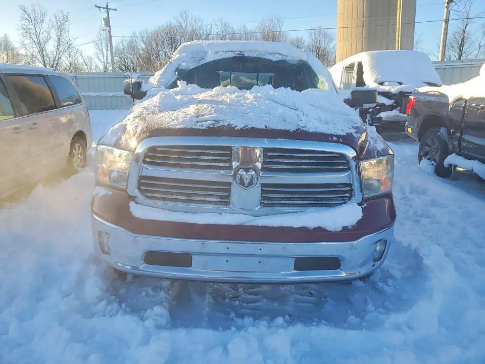 2017 RAM 1500 SLT  