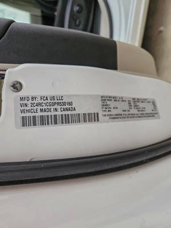 2023 CHRYSLER VOYAGER LX  