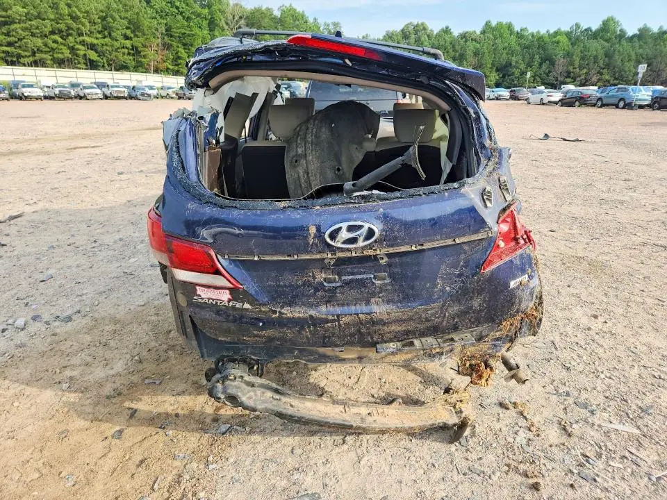 2018 HYUNDAI SANTA FE SE  