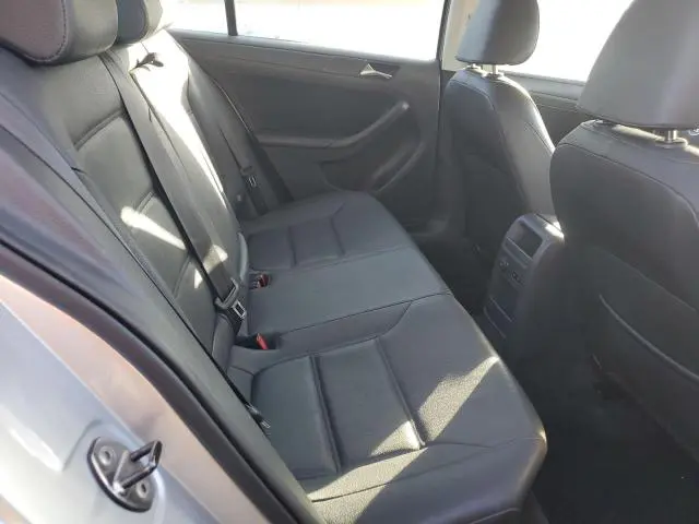 2011 VOLKSWAGEN JETTA SE  