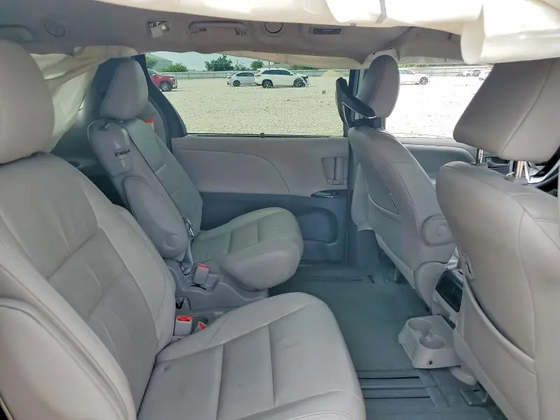 2015 TOYOTA SIENNA XLE 8-PASSENGER  