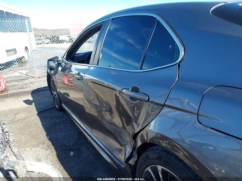 2018 TOYOTA CAMRY SE