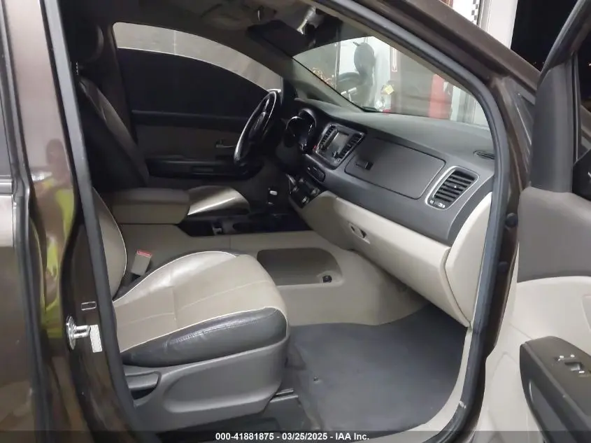 2017 KIA SEDONA LX