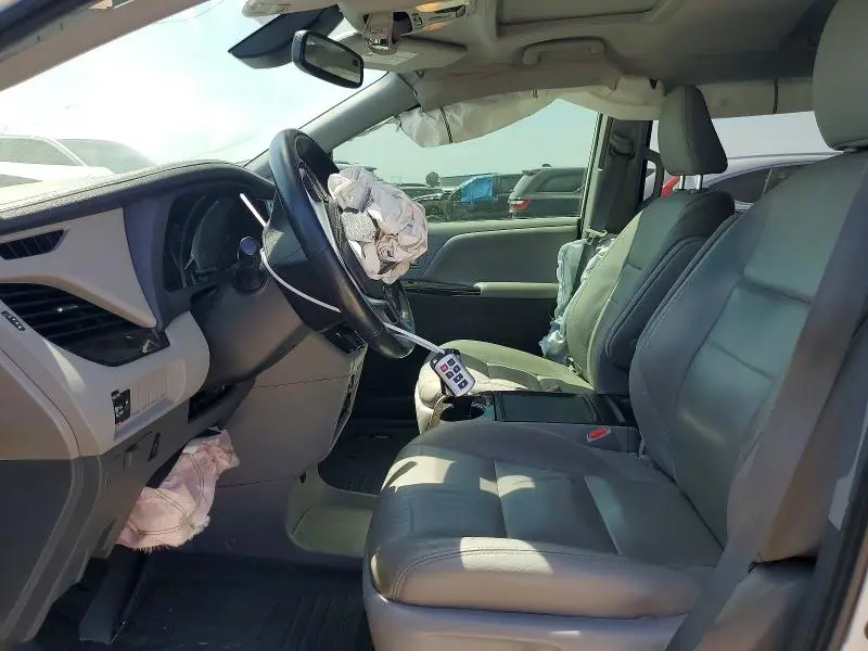 2020 TOYOTA SIENNA XLE 8-PASSENGER  