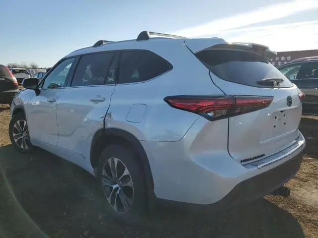 2022 TOYOTA HIGHLANDER XLE  