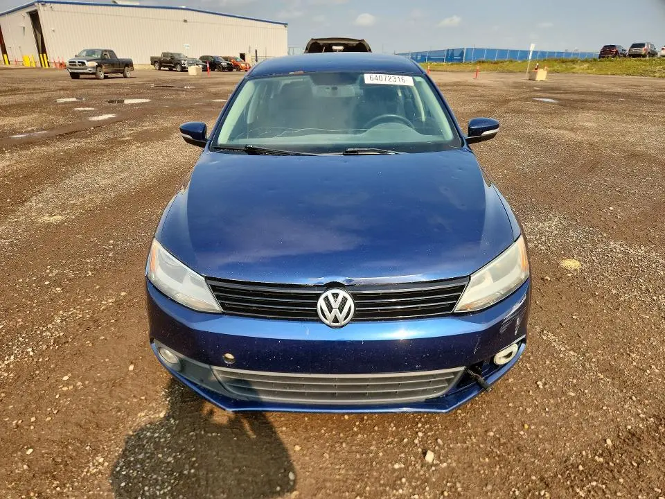 2011 VOLKSWAGEN JETTA SE  