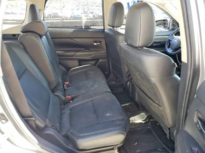 2019 MITSUBISHI OUTLANDER SE  