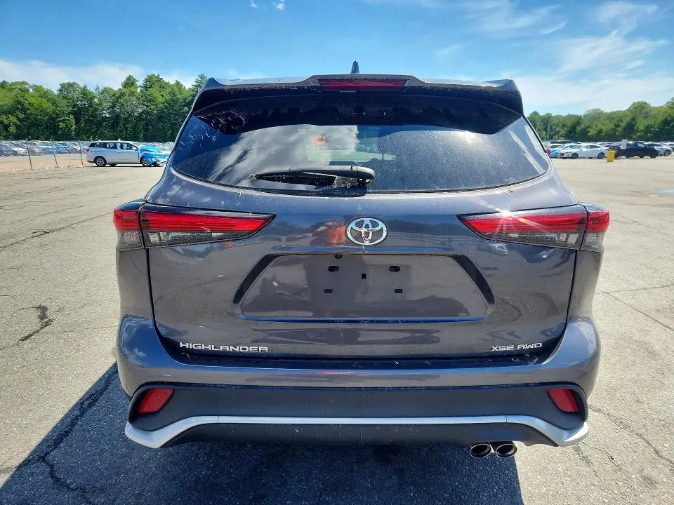 2022 TOYOTA HIGHLANDER XSE  