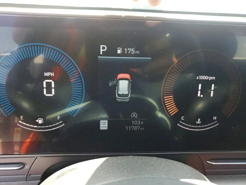 2025 HYUNDAI KONA SE  