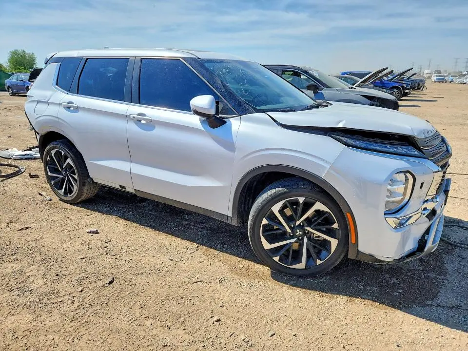 2023 MITSUBISHI OUTLANDER SE  