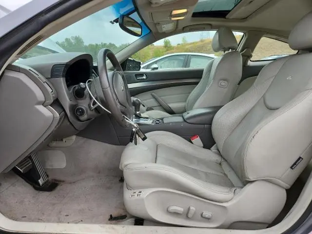 2011 INFINITI G37   