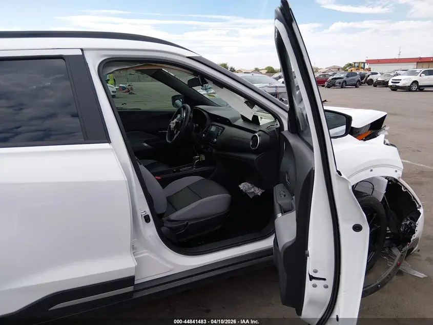 2024 NISSAN KICKS SR XTRONIC CVT