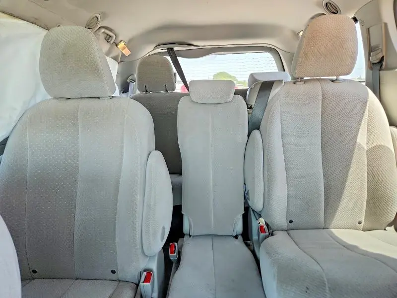 2013 TOYOTA SIENNA LE  