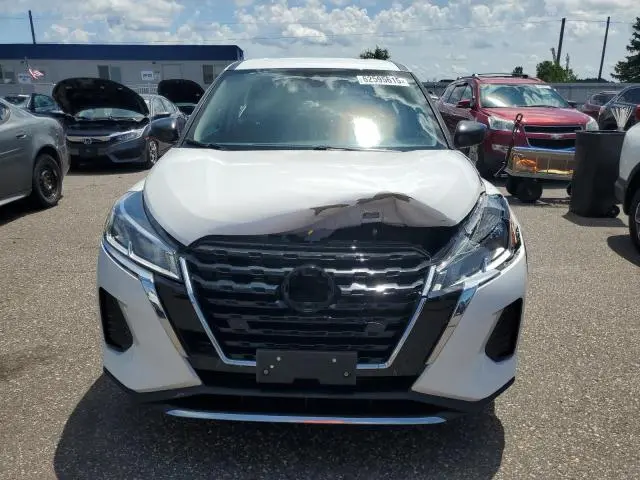 2021 NISSAN KICKS S  