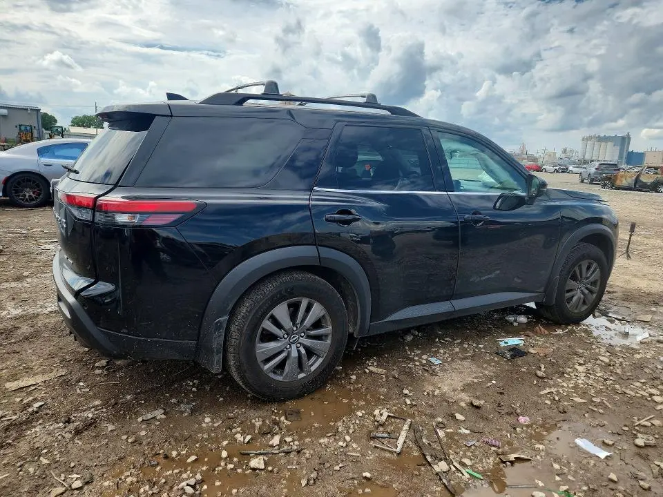 2022 NISSAN PATHFINDER SV  