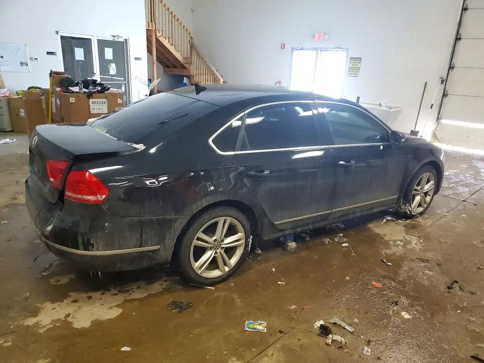 2013 VOLKSWAGEN PASSAT SE  