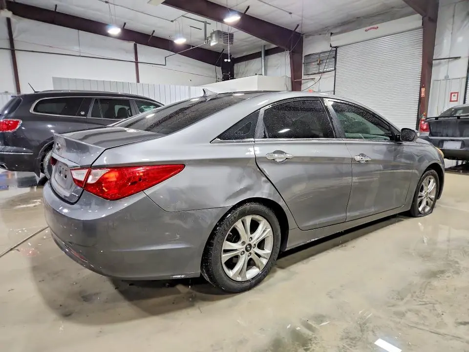 2011 HYUNDAI SONATA SE  
