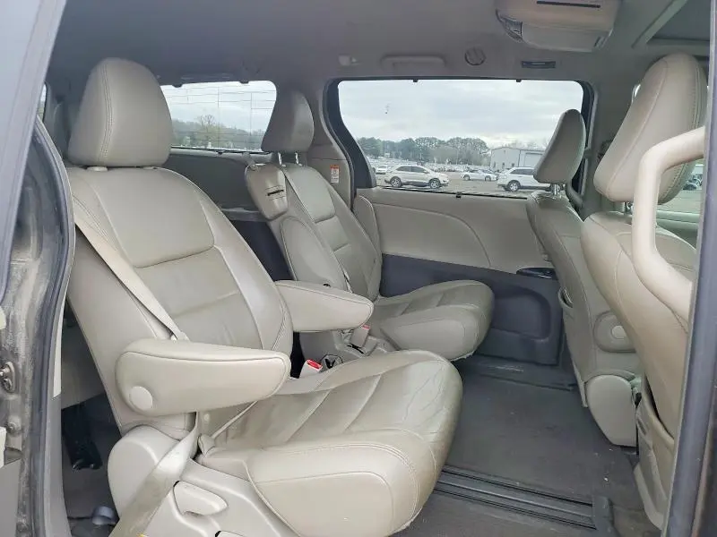 2015 TOYOTA SIENNA XLE 8-PASSENGER  