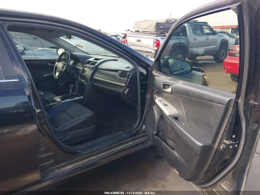 2014 TOYOTA CAMRY SE