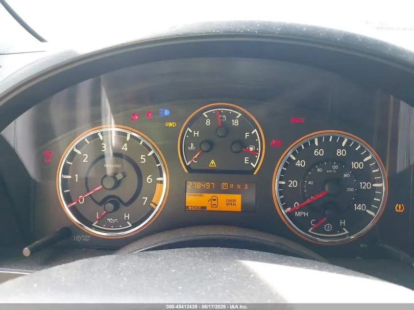 2011 NISSAN TITAN SL
