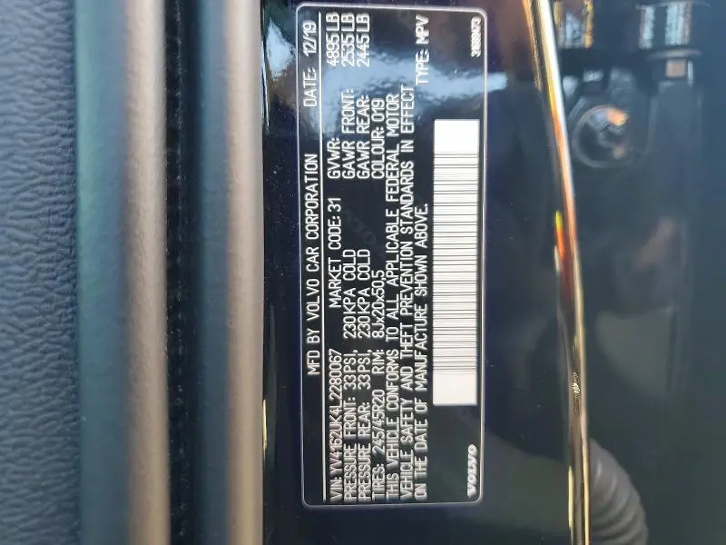 2022 VOLVO XC40 T5 MOMENTUM  