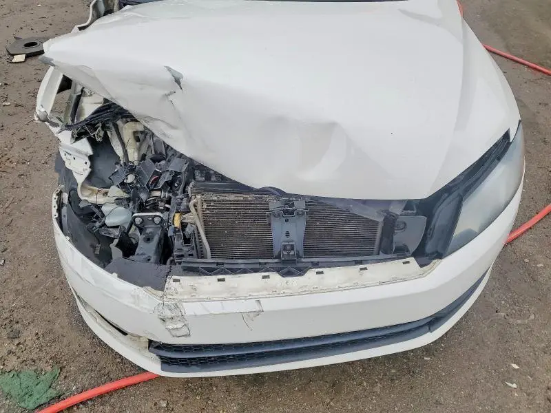 2015 VOLKSWAGEN PASSAT S  