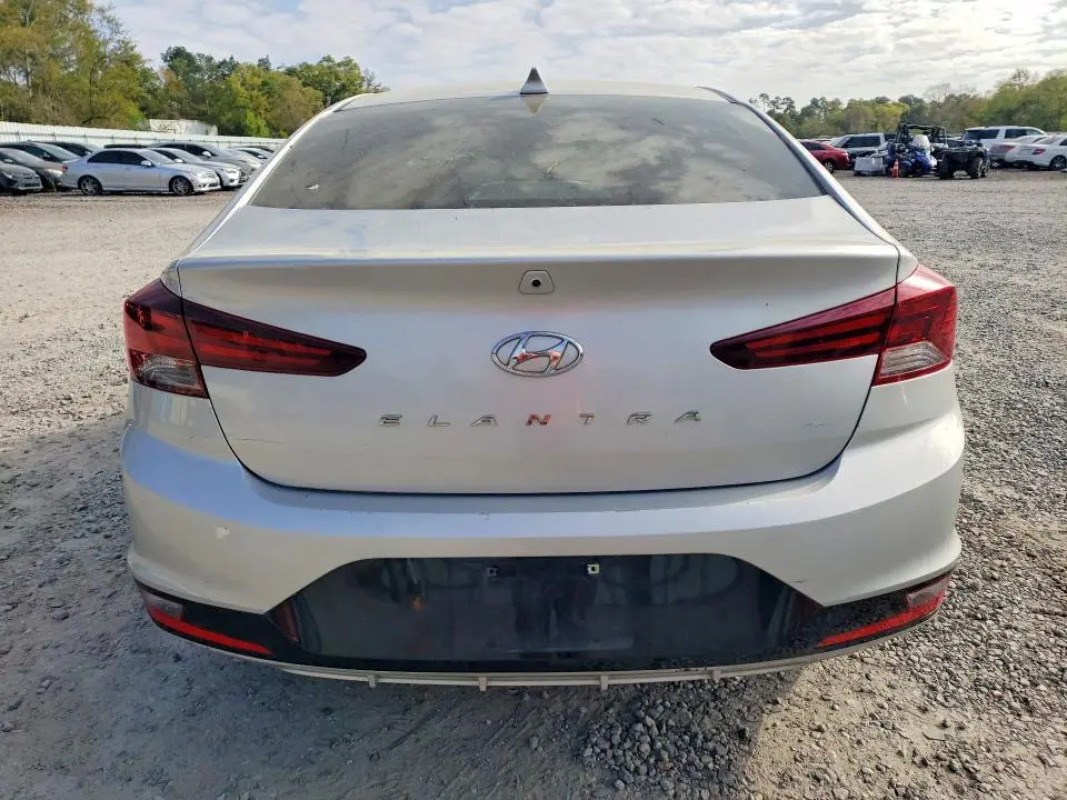 2020 HYUNDAI ELANTRA SEL  