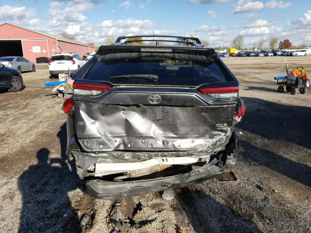 2022 TOYOTA RAV4 XLE  