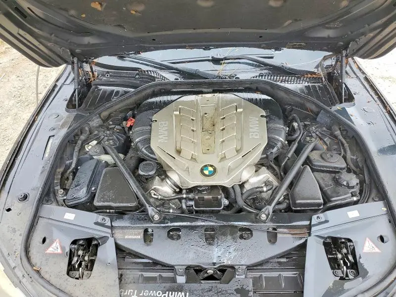 2011 BMW 750 XI  