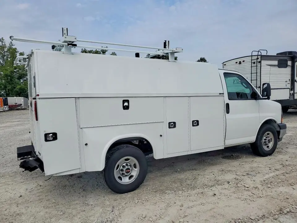 2025 GMC SAVANA CUTAWAY G3500  