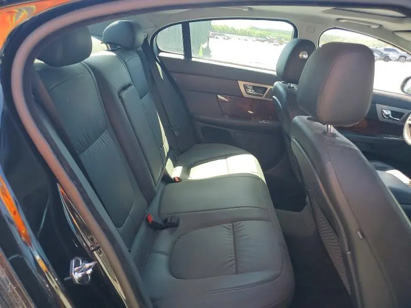 2011 JAGUAR XF   