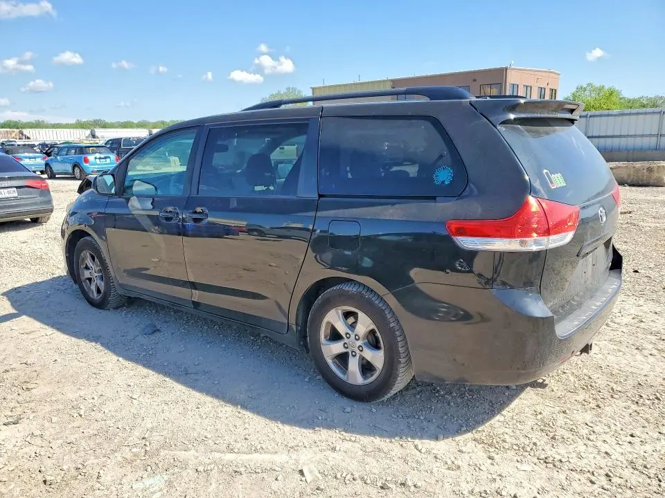 2014 TOYOTA SIENNA LE  