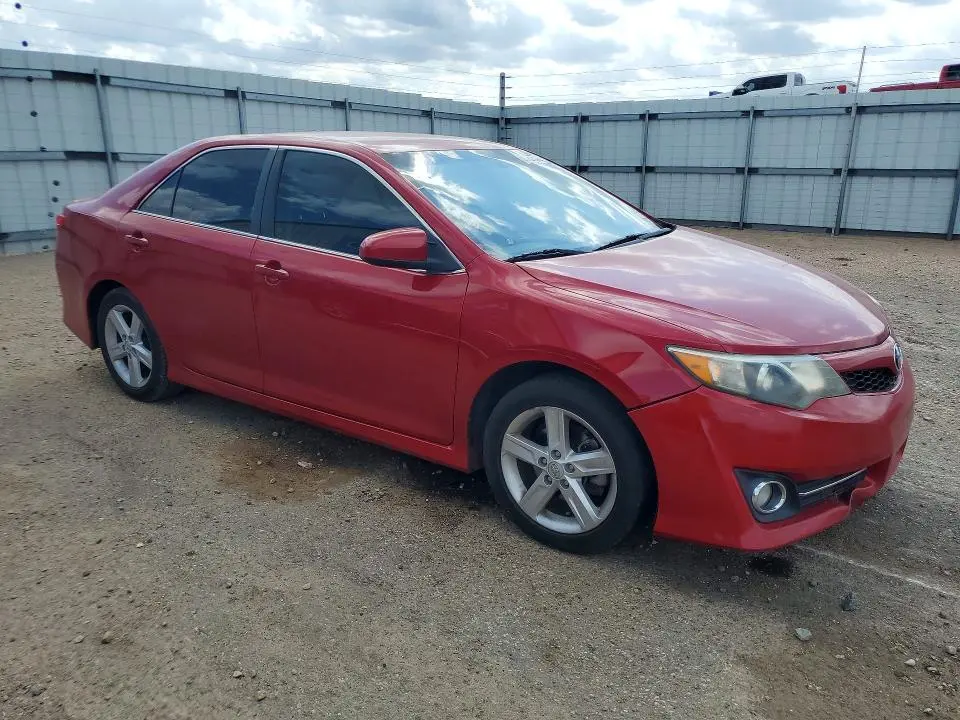2013 TOYOTA CAMRY SE  