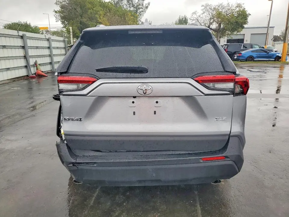 2025 TOYOTA RAV4 XLE  