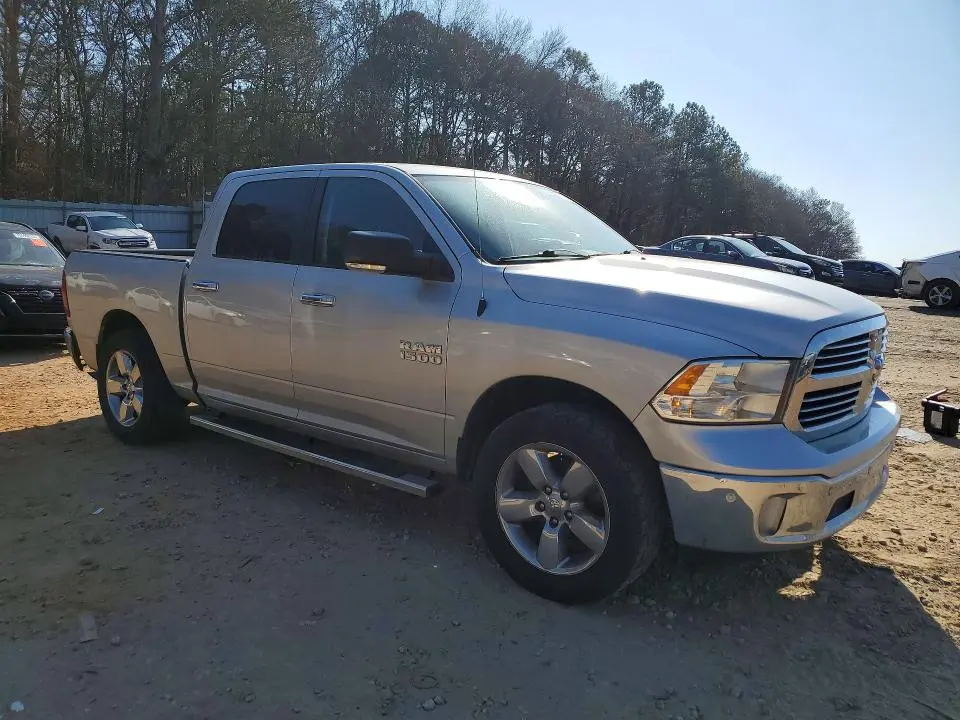 2016 RAM 1500 SLT  