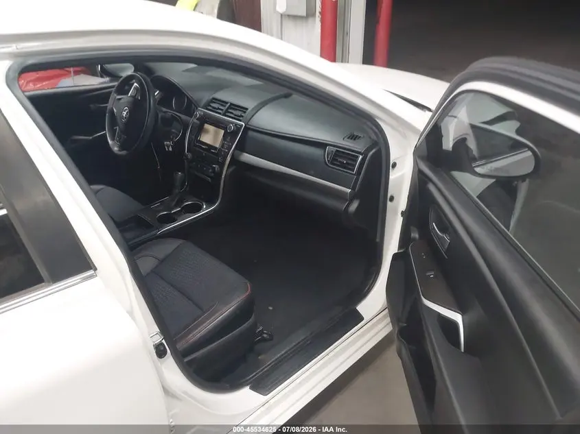 2015 TOYOTA CAMRY SE