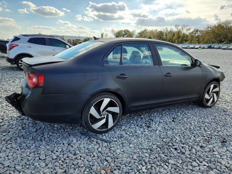 2010 VOLKSWAGEN JETTA   