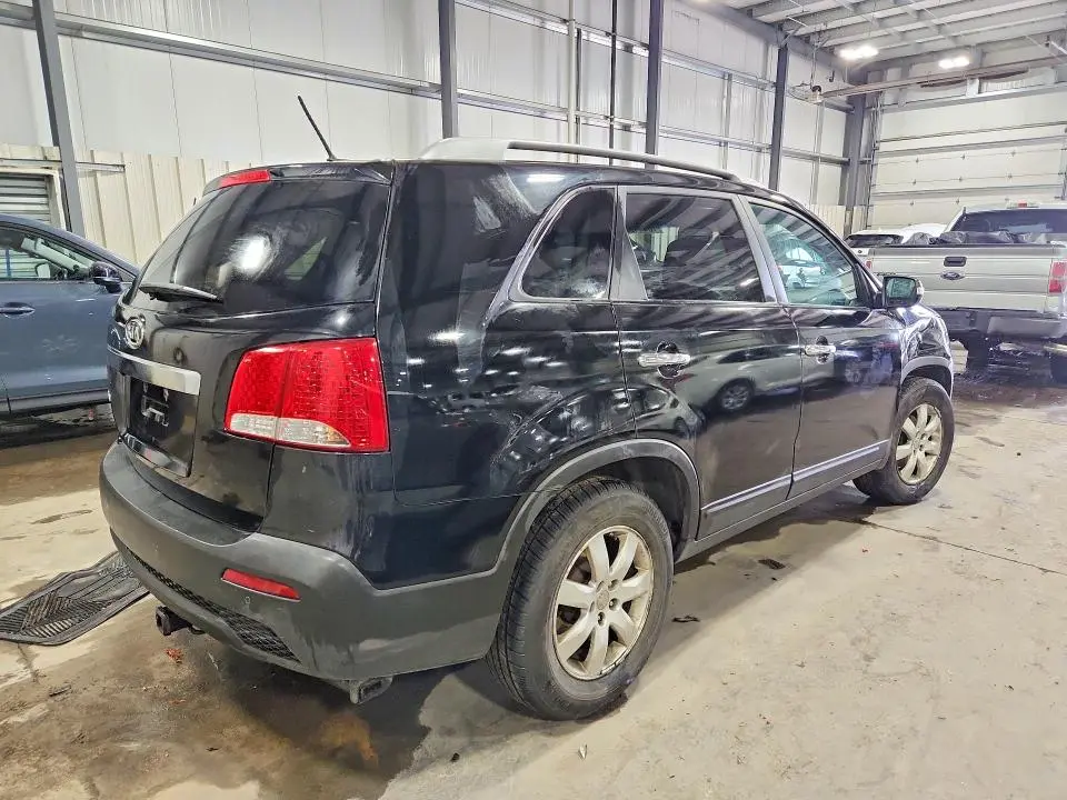 2011 KIA SORENTO LX  