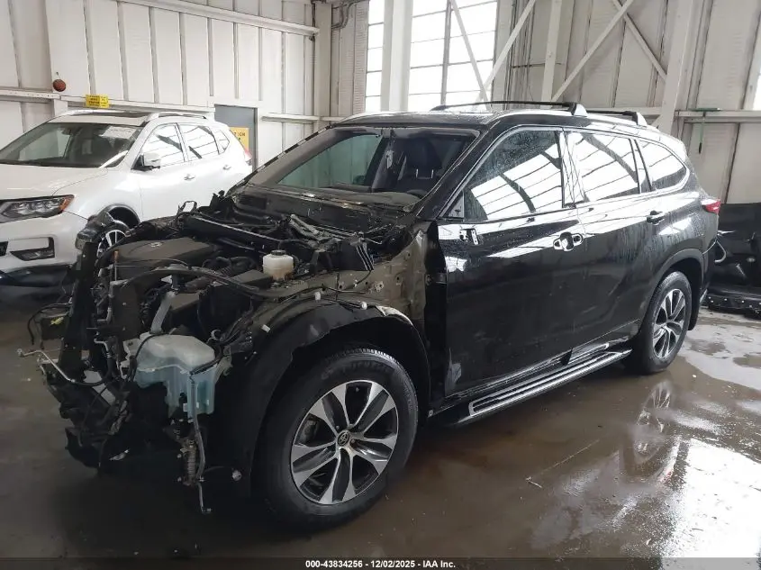 2021 TOYOTA HIGHLANDER XLE