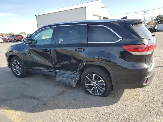 2019 TOYOTA HIGHLANDER SE  
