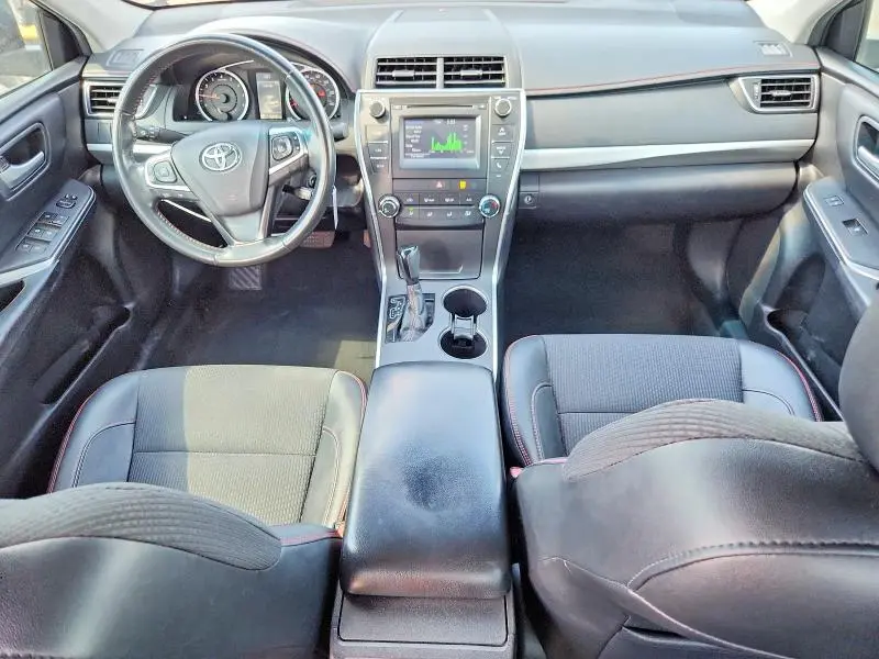 2017 TOYOTA CAMRY SE  