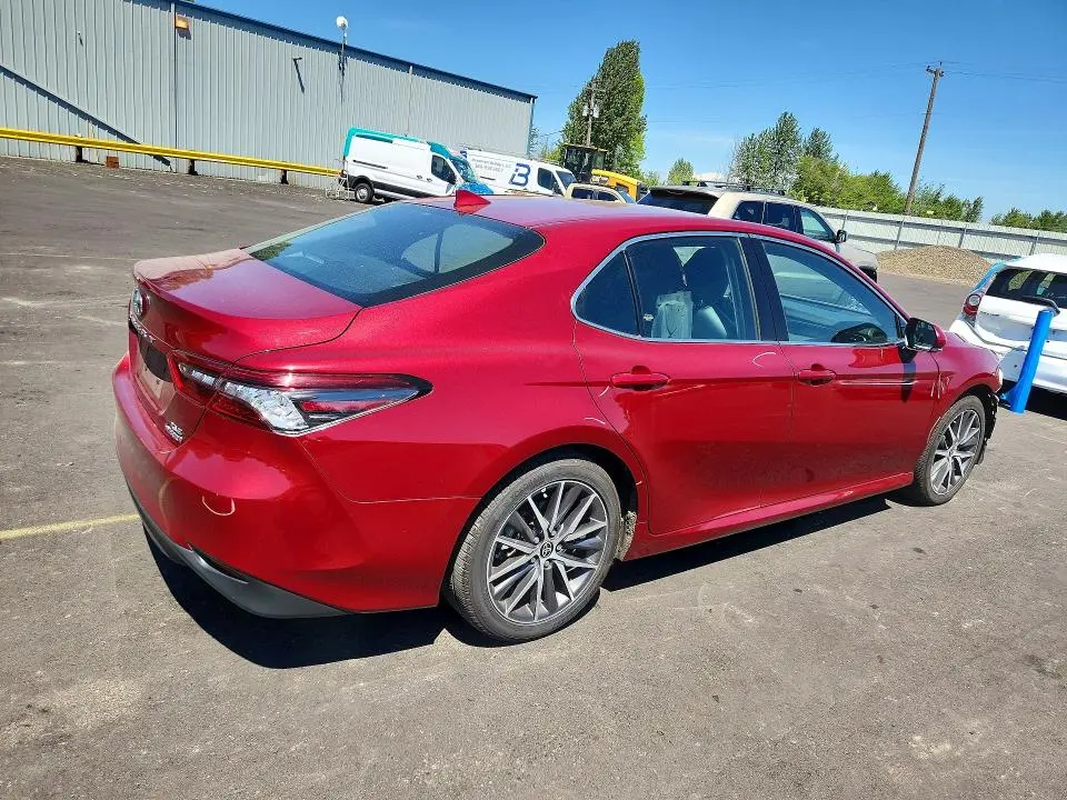 2022 TOYOTA CAMRY XLE  