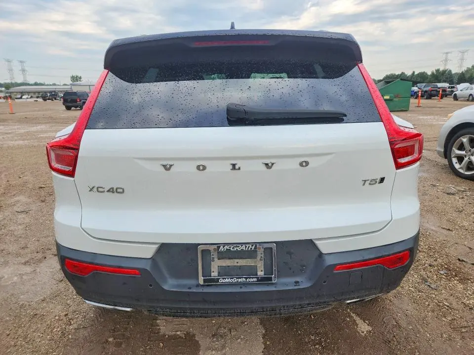 2019 VOLVO XC40 T5 R-DESIGN  