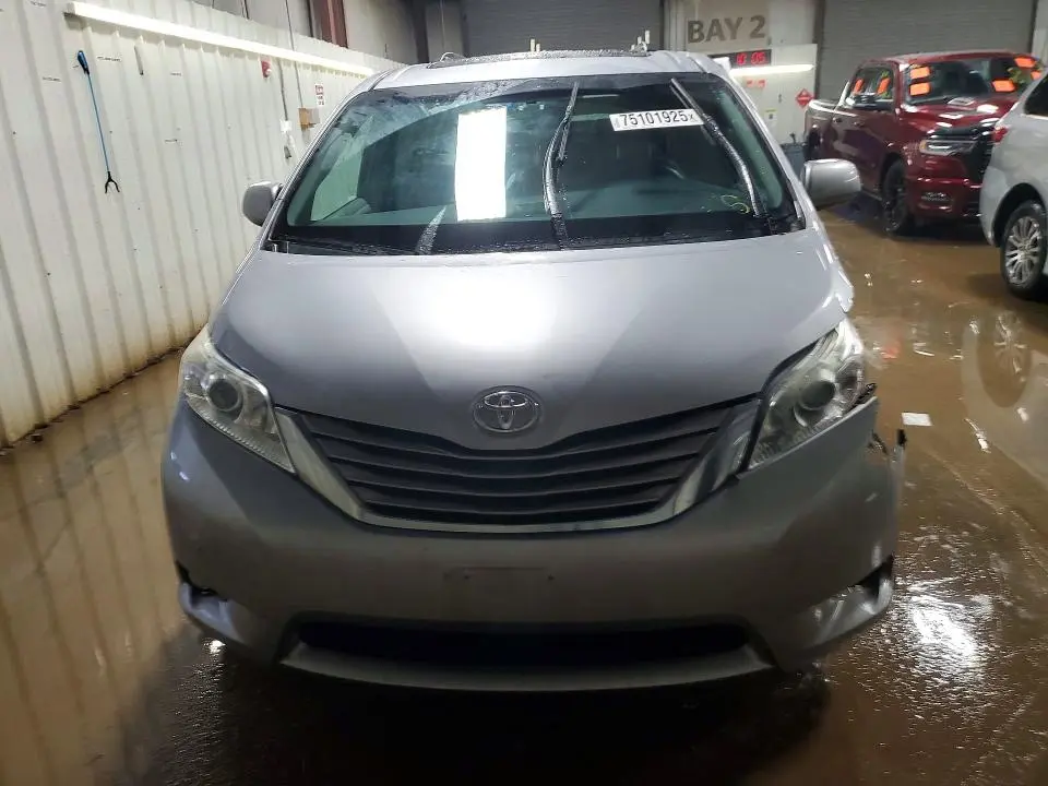 2015 TOYOTA SIENNA XLE 8-PASSENGER  