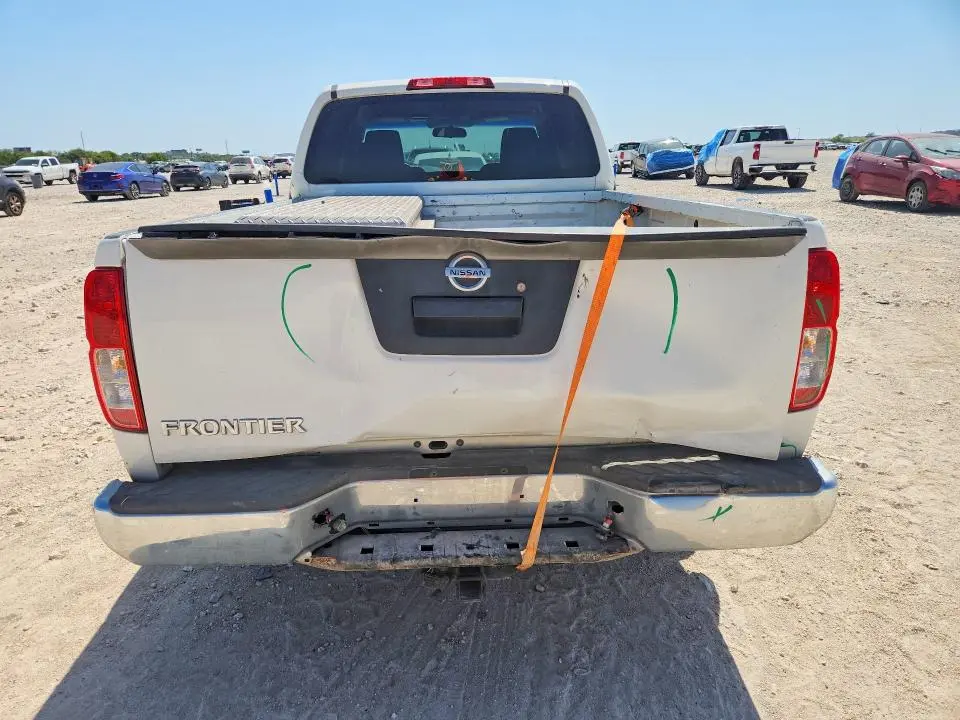 2015 NISSAN FRONTIER S  